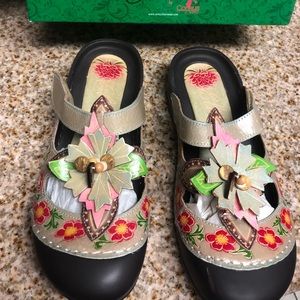 Elite women’s slide on sandals size 9